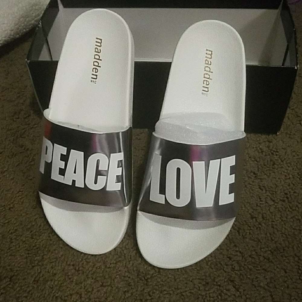 Madden nyc zzen slide sandals silver